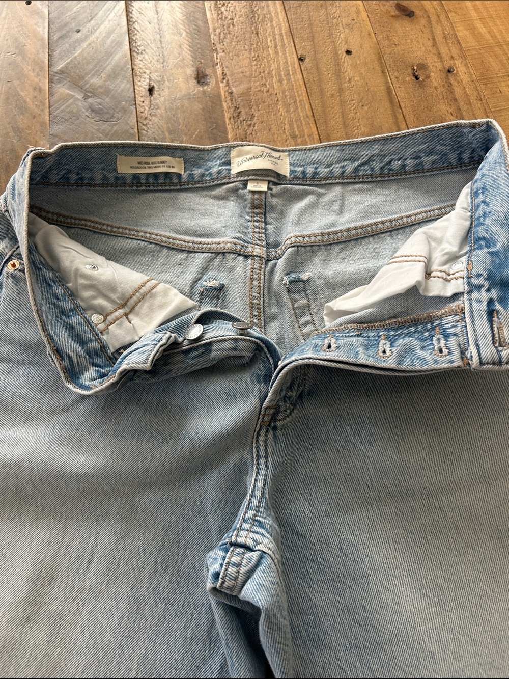 Universal Thread Light Blue High-Rise Women's Jeans